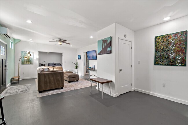 Building Photo - 5923 Moonmist Dr