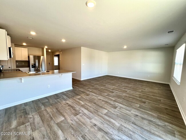 Building Photo - 8219 E Highcroft Dr NE