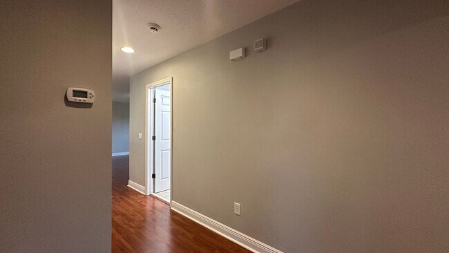 Building Photo - 418 Brentwood Club Cove