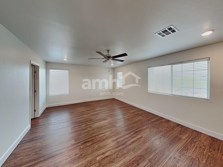 Building Photo - 341 Seville Ave