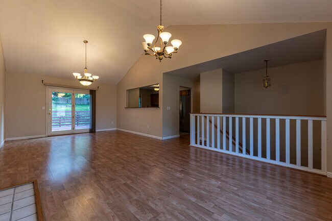 Building Photo - 4371 W Southview Dr