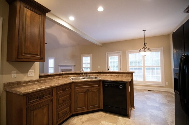 Building Photo - 1343 Ambleside Dr