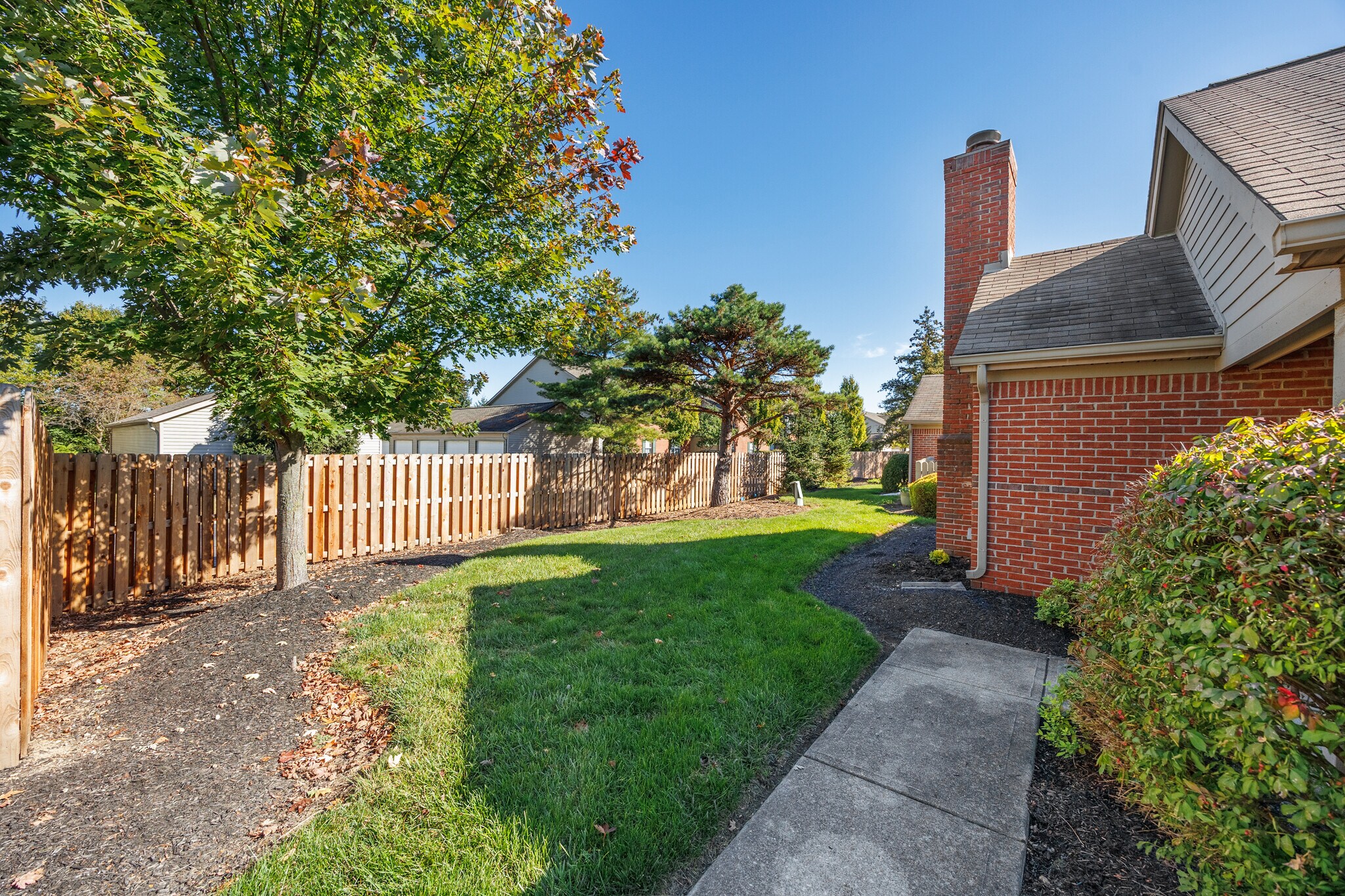 End unit - 3906 Sandstone Cir