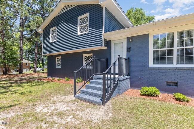 Building Photo - 806 Primrose St