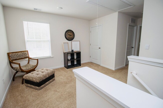 Building Photo - Spacious 4 Bedroom, 2.5 Bath Home in Bowden Village - Just Reduced! Don't miss it!