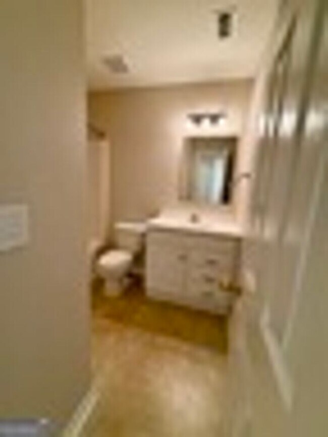 Building Photo - 408/410 Lawnwood Ct
