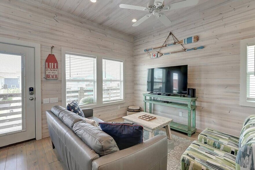 Building Photo - 1924 Eleventh Street-SI ID1023215P