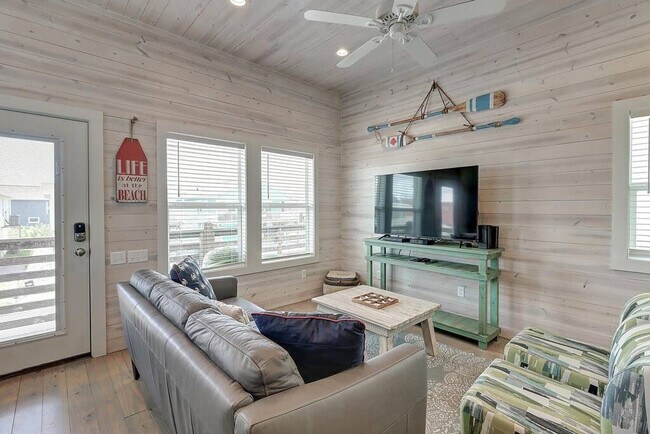 Building Photo - 1924 Eleventh St