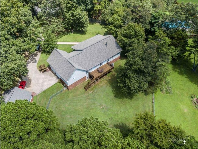 Building Photo - 11 Henry Ct