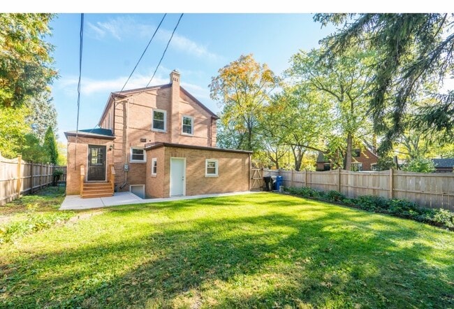 Building Photo - 6601 N Sioux Ave