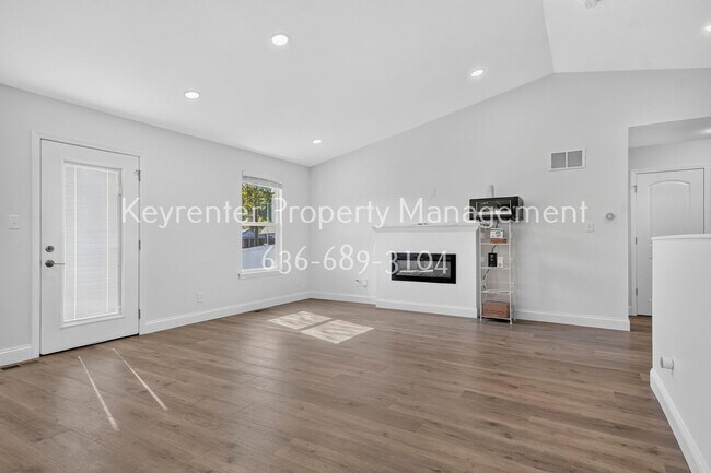 Building Photo - 926 Townhouse Ln