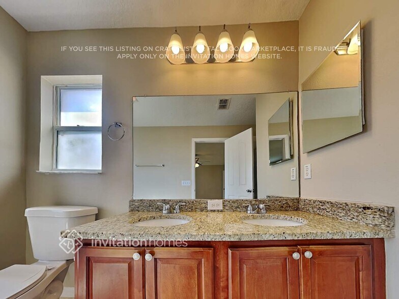 Building Photo - 3028 Park Ridge Ave