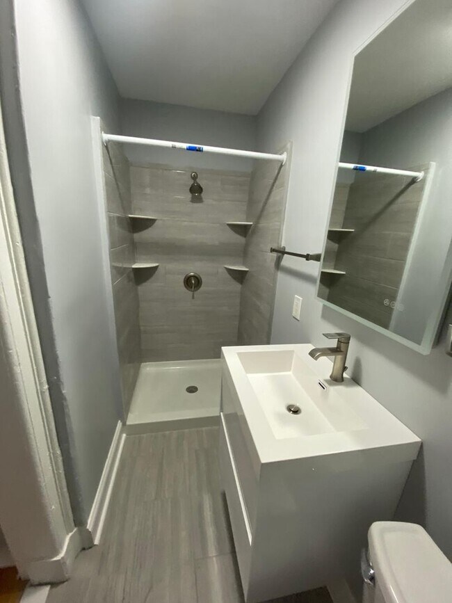 Building Photo - 378 Orchard St