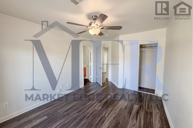 Building Photo - 3Bed/2.5Bath Townhouse at 24th St/Thomas! Ready for Immediate Move-In!