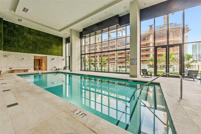Building Photo - 1010 Brickell Ave