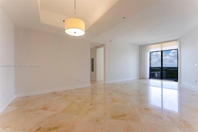 Building Photo - 15901 Collins Ave