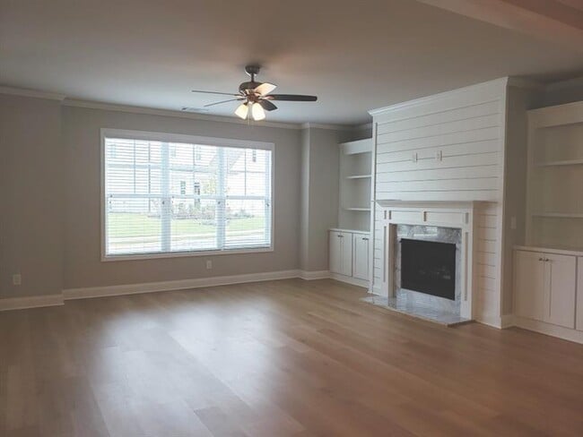 Building Photo - 5192 Parkwood Dr