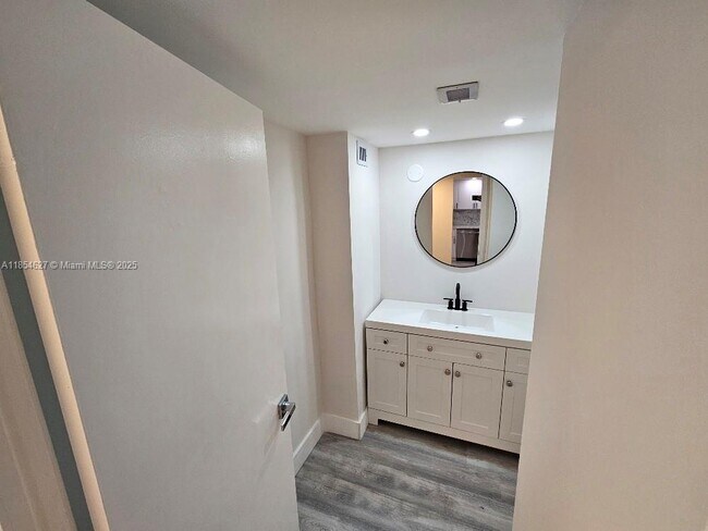 Building Photo - 18021 Biscayne Blvd
