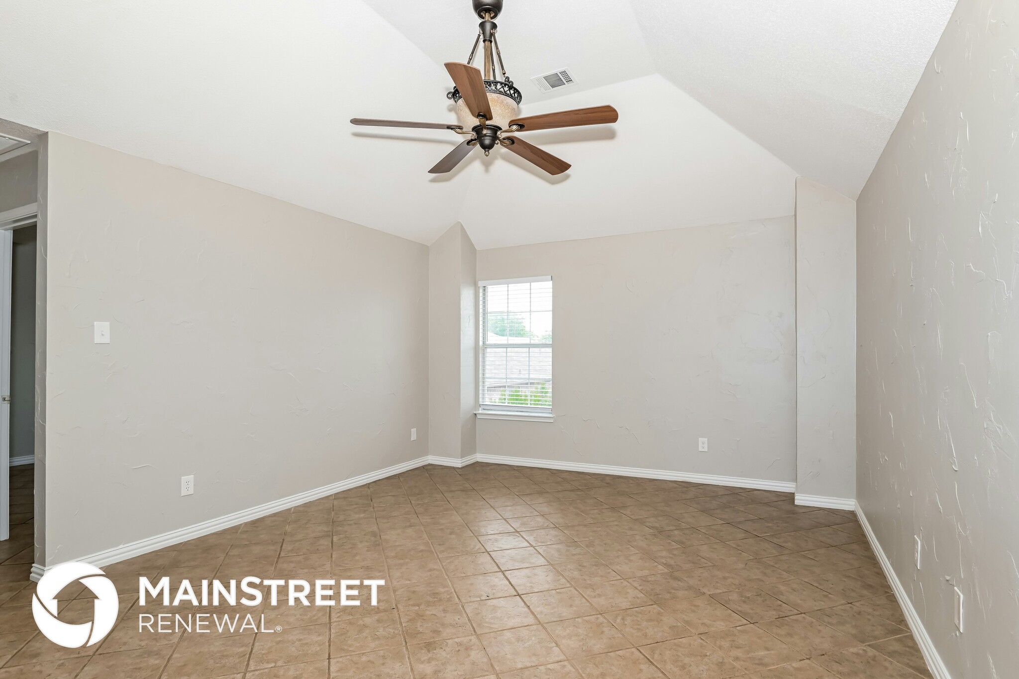 Building Photo - 1109 Brevito Dr