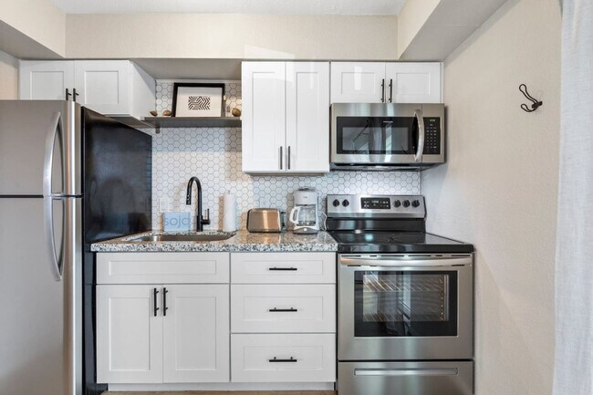 Building Photo - 3307 N 66th Pl