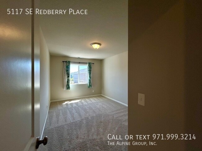 Building Photo - 5117 SE Redberry Pl