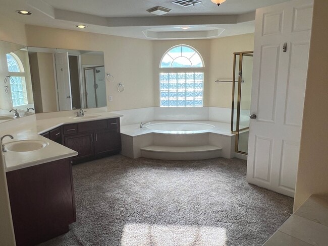 Building Photo - 6 bedroom Home With Pool and Basement