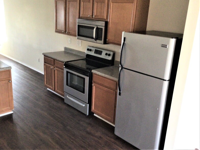 Building Photo - 3906 SE Jack Pine Ct