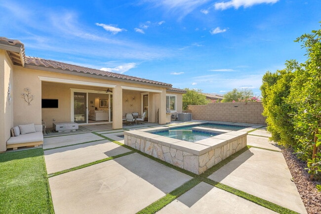 Building Photo - 81890 Via Encinitas