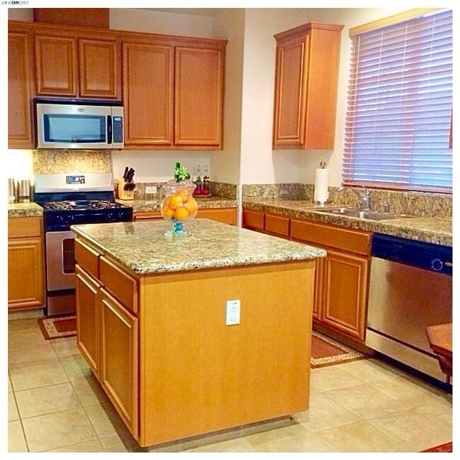 Building Photo - $3,990 - 4 BR - GORGEOUS SAN RAMON HOME IN...