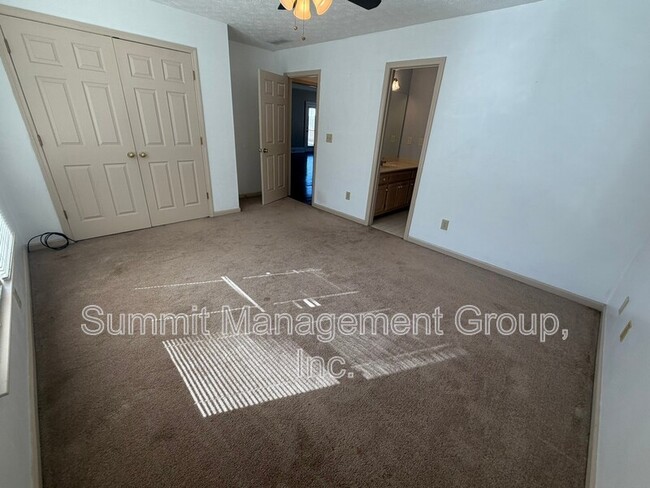 Building Photo - 2405 Twin Creek Ct SW