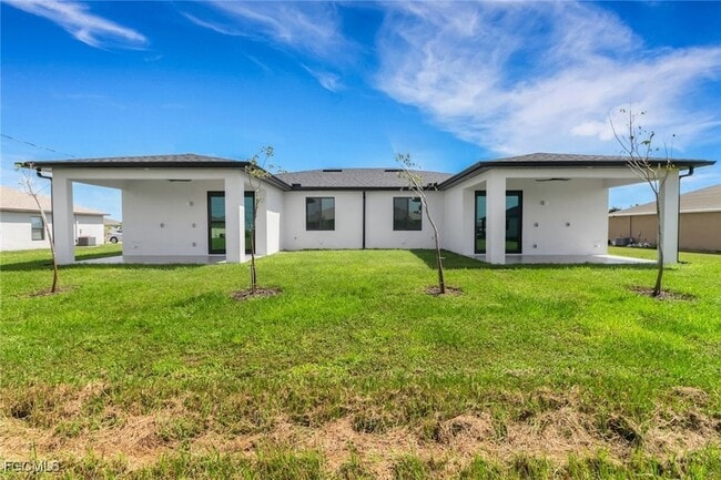 Building Photo - 928 NE 8th Pl