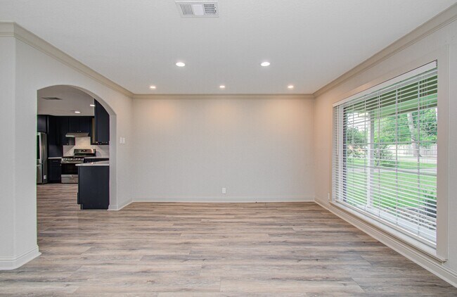 Building Photo - 1801 Benbow Wy