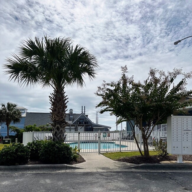 Building Photo - 305 Vesta Ct