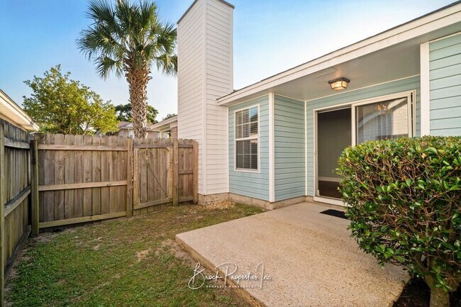 Building Photo - 3510 Silvertree Ln