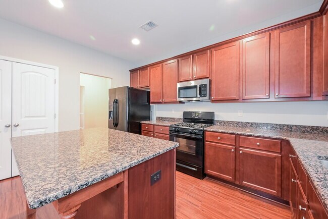 Building Photo - 930 Walking Stick Trail NE