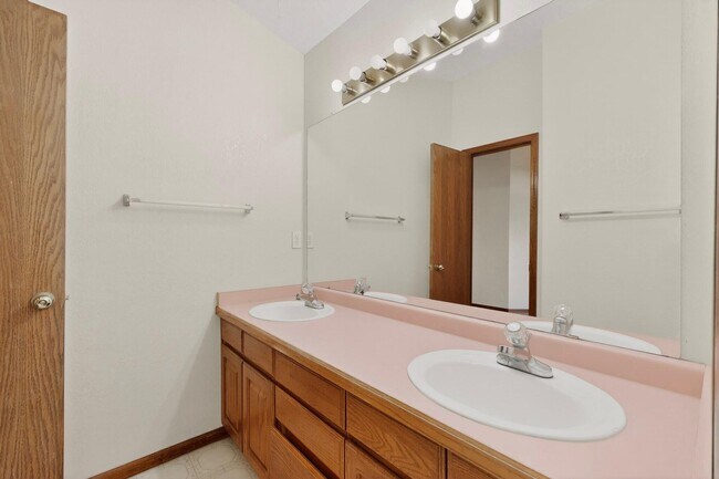 Building Photo - 8908 Henriette Wyeth Dr NE