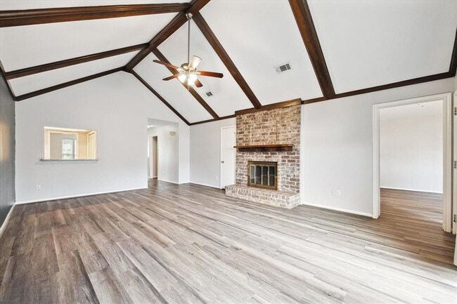 Building Photo - 2825 Camelot Ln