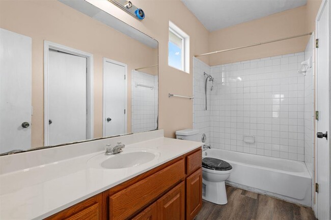 Building Photo - 7502 Lazy Creek Dr