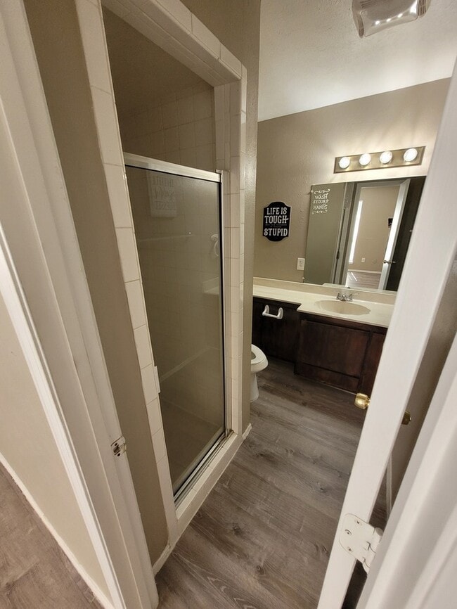 Building Photo - 2 bed 2 bath duplex unit