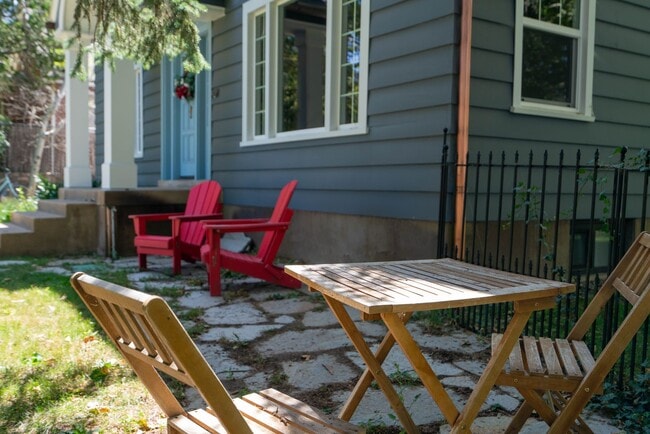 Building Photo - Charming 4 Bed, 2/5 Bath East Bench House