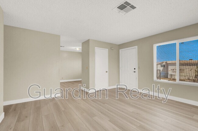 Building Photo - 801 N Major Ave