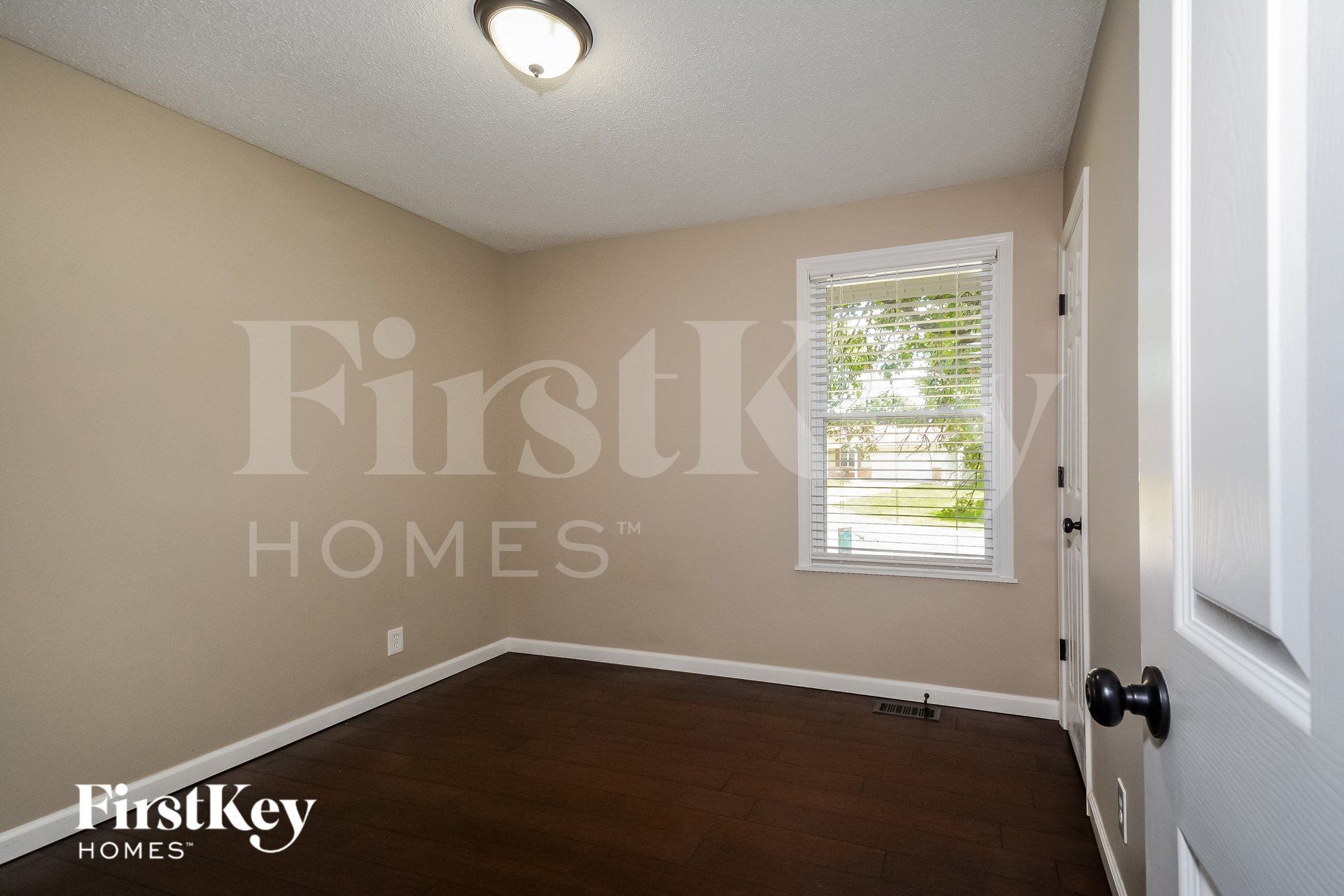 Building Photo - 3 Oak Point Ct