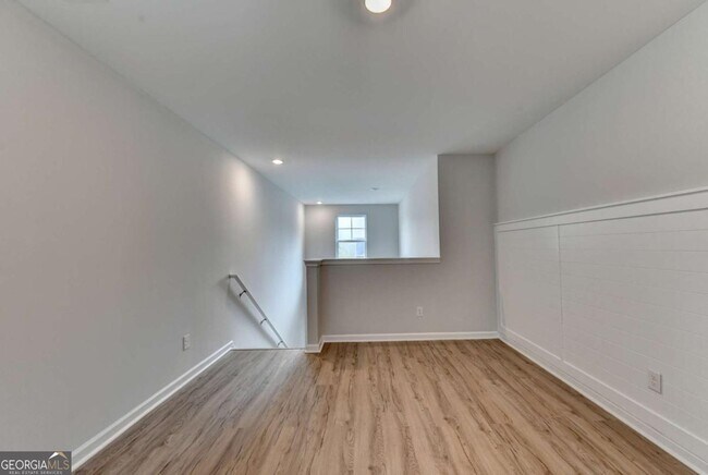 Building Photo - 175 Grey Falcon Ave