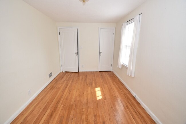 Building Photo - Adorable 3 Bedroom on McKinley Ave. South ...