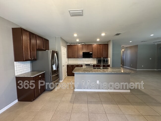 Building Photo - 471 Seasons Dr