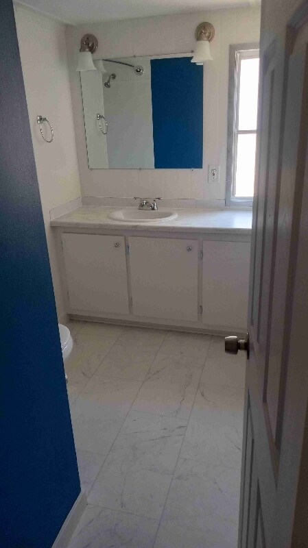 Building Photo - 200 W 1st St