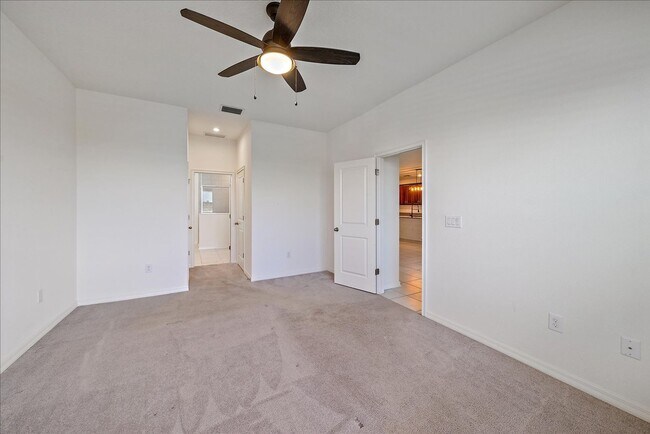 Building Photo - Annual 4 bed/2 bath Single Family Home