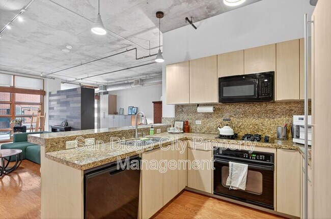 Building Photo - 877 Island Ave