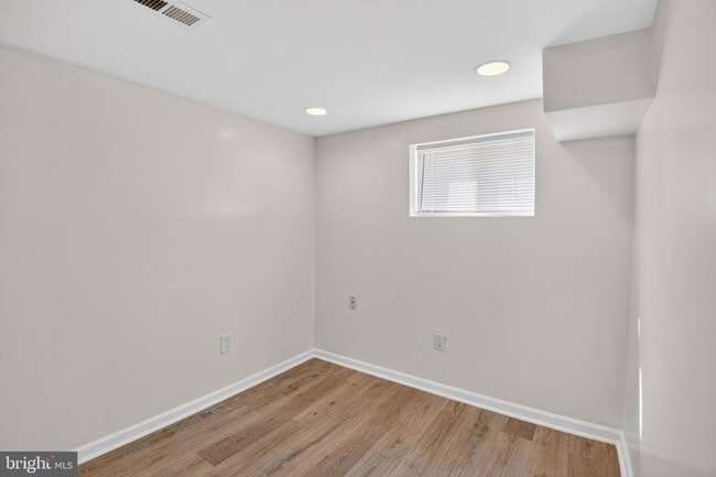 Building Photo - 141 Uhland Terrace NE