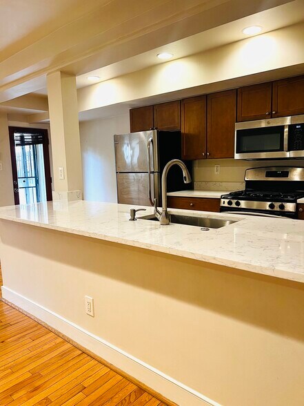 Building Photo - 1305 Clifton St NW